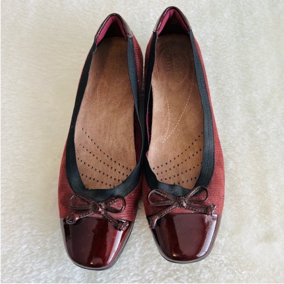 CLARKS Burgundy Leather Candra Glow Flats Size 5 - Picture 3 of 9